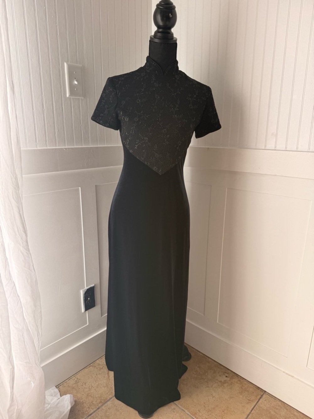 Jessica Howard Black Short-Sleeve Maxi Dress with Mandarin Collar